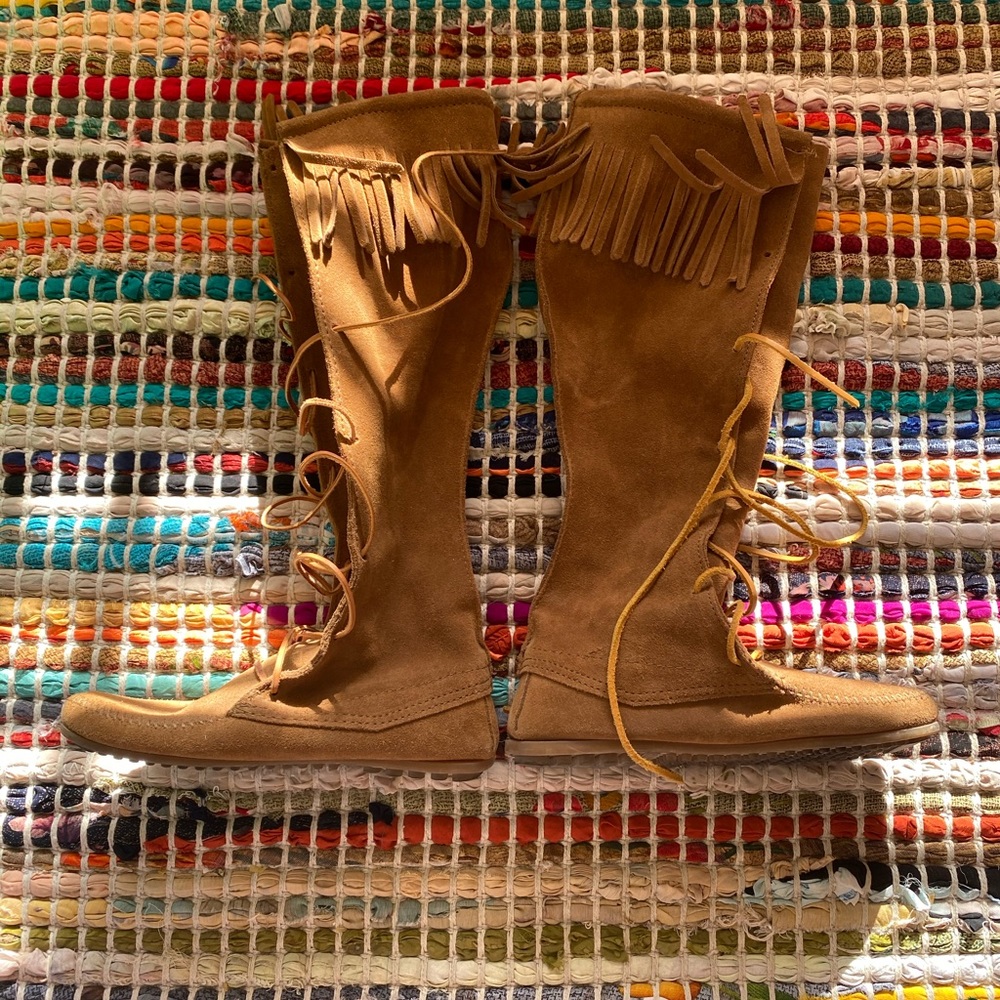 Size 7 knee high minnetonka boots